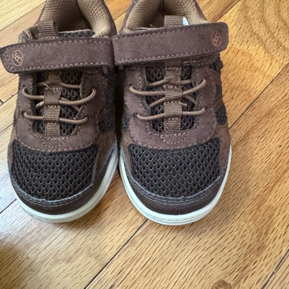 Stride Rite Brown and Tan Kids Sneakers - Picture 3 of 3
